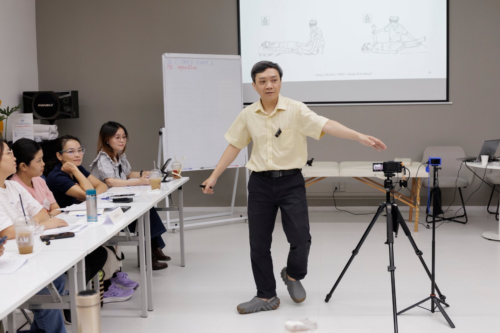 ThS.BS Đinh Ngọc Đức giảng về dáng đi tại hội thảo Applied Kinesiology “Chuyện kể từ dáng đi”